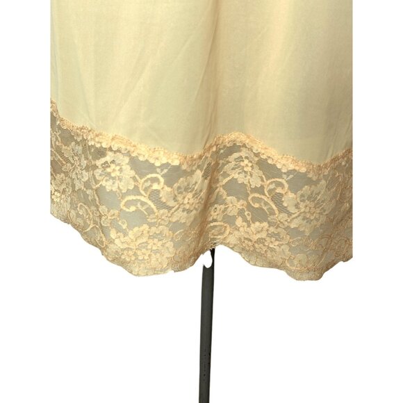 1950s gold slip with lace bodice and wide hem by Vanity Fair Size 32 Size S - Picture 5 of 7